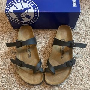 BRAND NEW, NEVER WORN Black Mayari Birkenstocks size 39